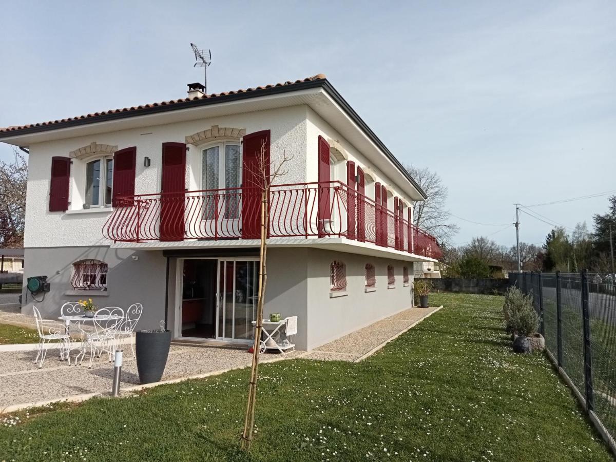 Chambre Privative Avec Salle D'Eau Hotel Chasseneuil-sur-Bonnieure Buitenkant foto