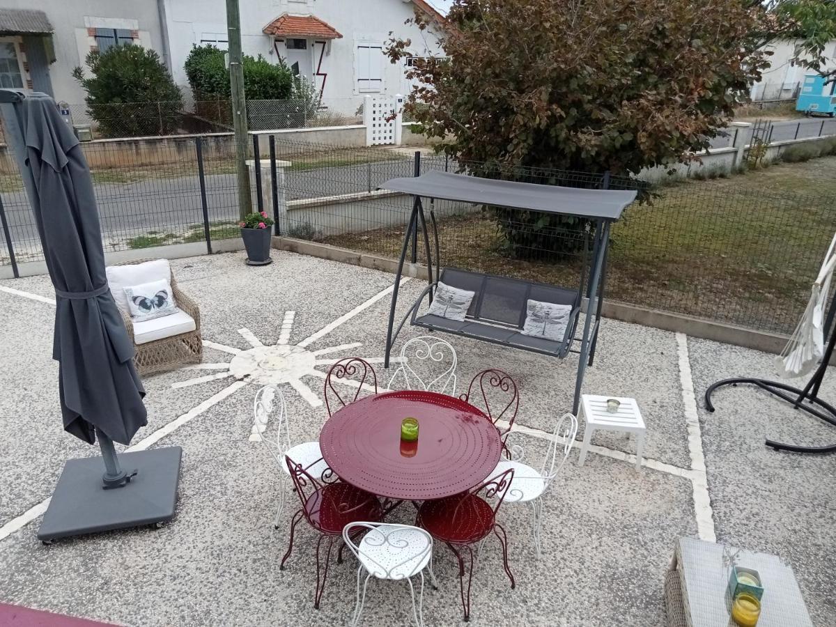 Chambre Privative Avec Salle D'Eau Hotel Chasseneuil-sur-Bonnieure Buitenkant foto